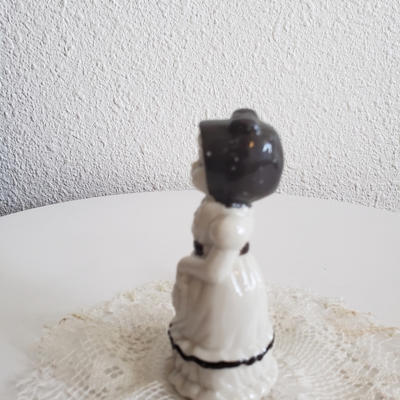 Vintage Porcelain Girl In Bonnet W/Parasol Detailed Figurine - Picture 11 of 13